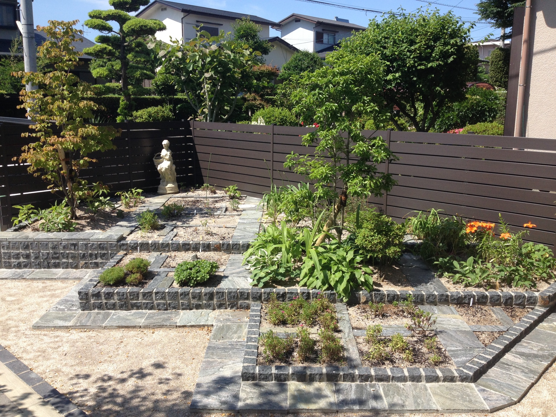和室からの眺めが嬉しいおしゃれな和テストの花壇 宗像市 ガーデン エクステリア 宗像 福津 岡垣 シャイニーガーデン